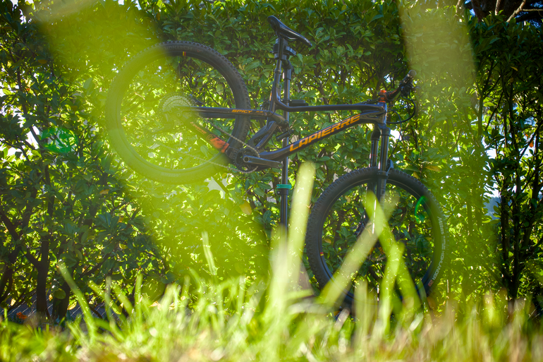 Used Lapierre Spicy CF 6.9 2022 2022 Mountainbike, Purple, 29 — image 1 of 6