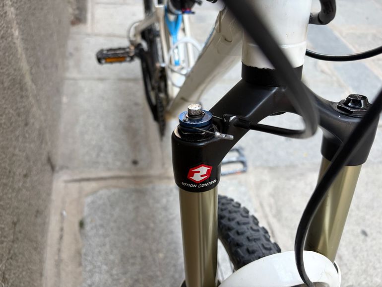 Used Rockrider 9.2 2012 Mountainbike, White — image 9 of 9