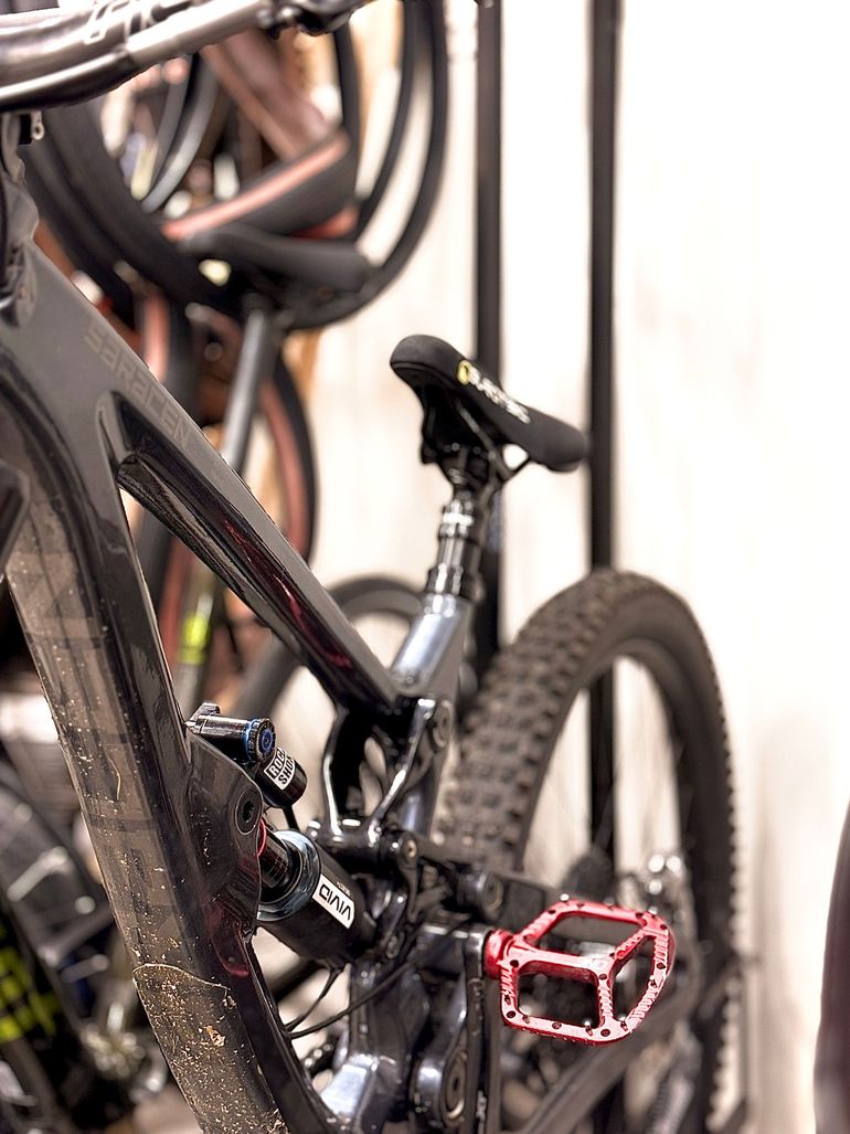 Used Saracen Ariel 2020 Mountainbike, Black, 27.5 (650B) — image 4 of 9