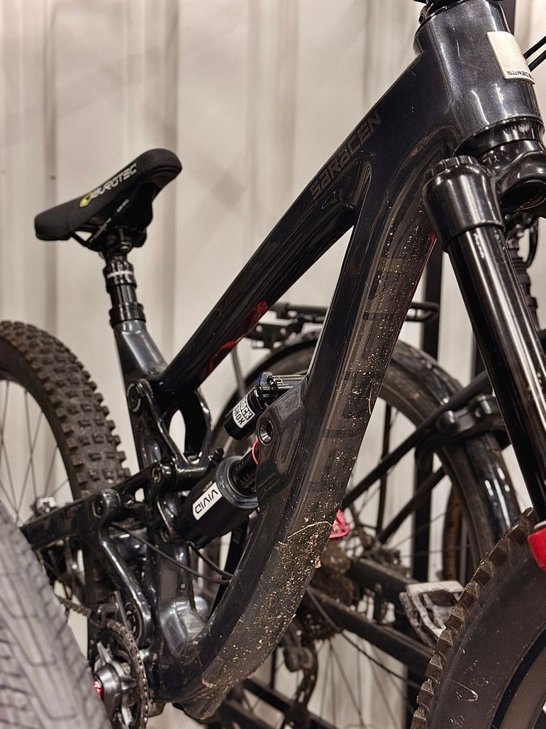 Used Saracen Ariel 2020 Mountainbike, Black, 27.5 (650B) — image 2 of 9