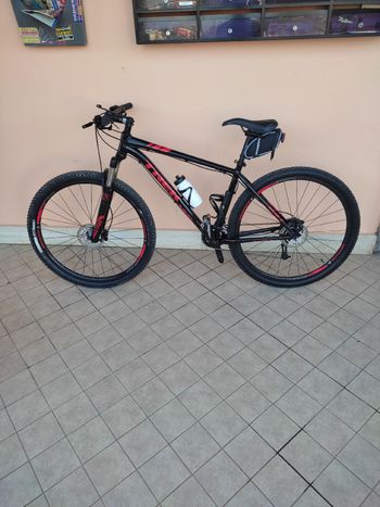 Used Trek X-Caliber 8 2017 2017 Mountainbike — image 2 of 8