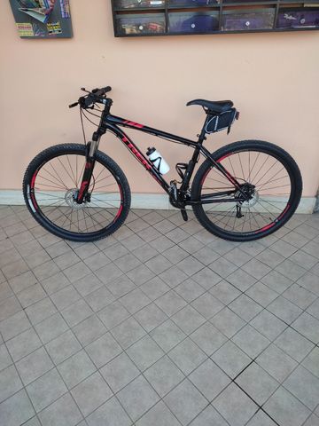 Used Trek X-Caliber 8 2017 2017 Mountainbike, Black, 27.5, 29 — image 2 of 8
