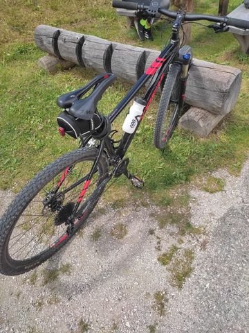 Used Trek X-Caliber 8 2017 2017 Mountainbike, Black, 27.5, 29 — image 3 of 8