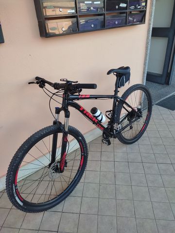 Used Trek X-Caliber 8 2017 2017 Mountainbike, Black, 27.5, 29 — image 7 of 8