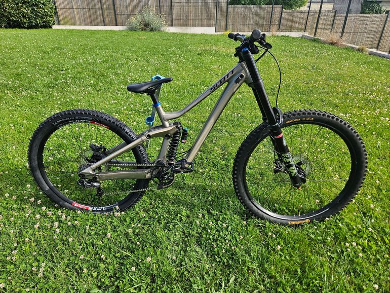 Used Scott Gambler 920 2021 2021 Mountainbike, Light Gray, 29 — image 1 of 7