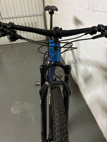Used Trek X-Caliber 8 2022 2022 Mountainbike, Blue, 27.5, 29 — image 6 of 10