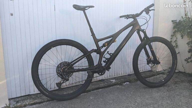 Used Specialized Stumpjumper Expert 2022 Mountainbike, Black — image 2 of 5