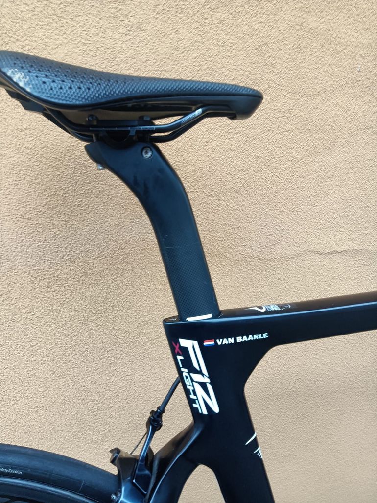 Used Pinarello F12 Xlight 2022 Road & Gravel, Black — image 3 of 13