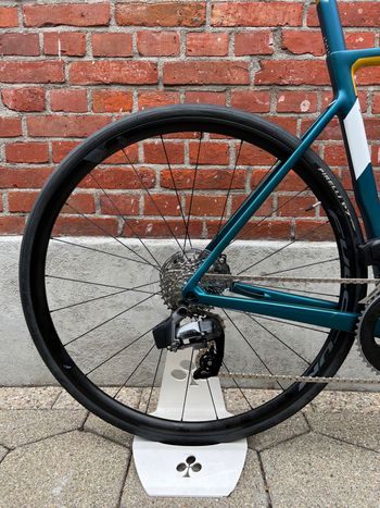 Used Colnago NEW! Colnago V3 Carbon SRAM Rival AXS 12x2/Size 52s (54/55) OSP: 4999,- 2024 Road & Gravel — image 2 of 15