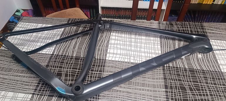 Used Trek Procaliber 9.5 2022 Frameset 2022 Mountainbike, Light Gray, 29 — image 2 of 6
