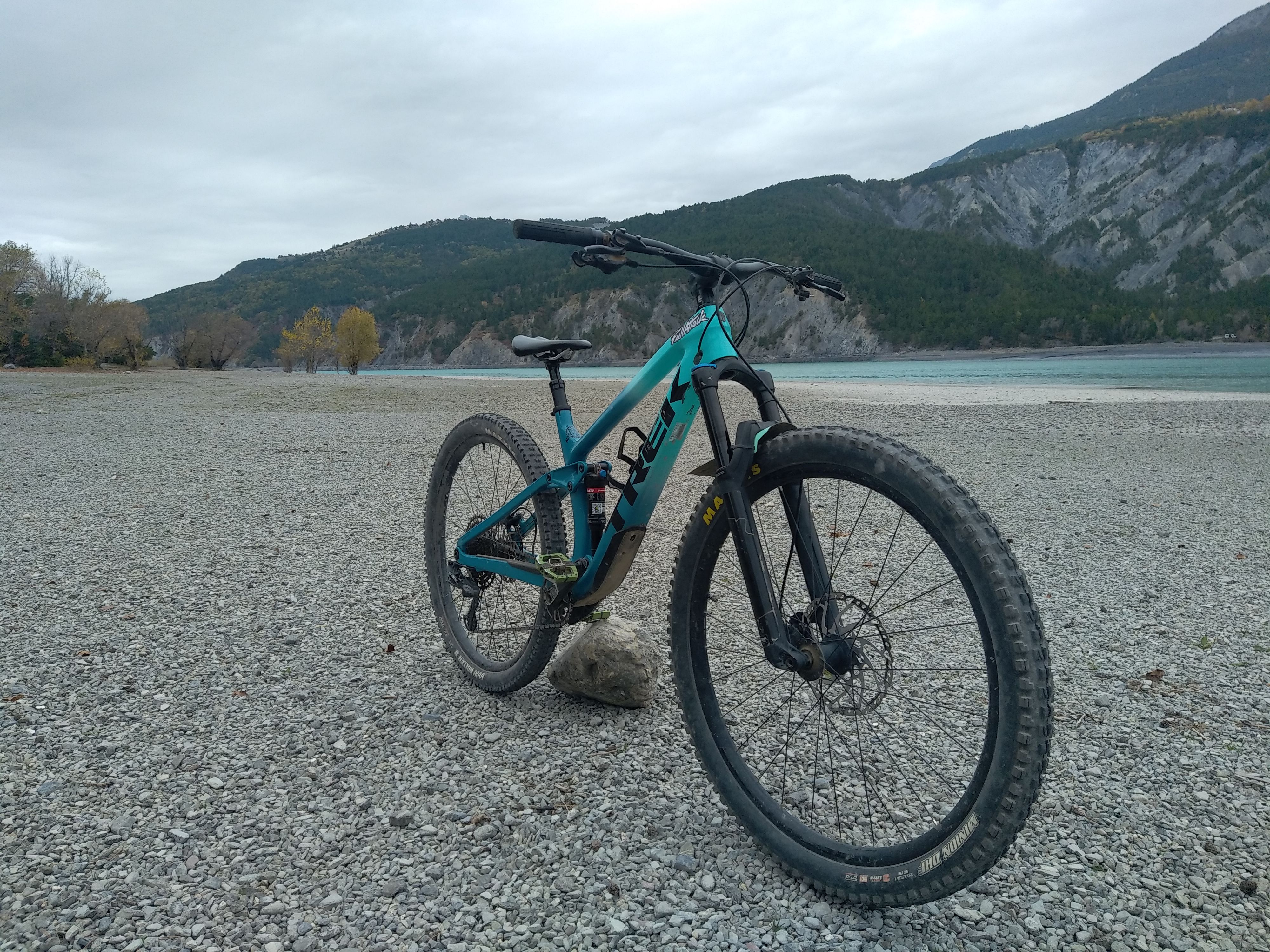 2022 trek bicycles Domane AL4 Disc Tiagra MD SET It combines a high All In One Bass Color:TB Custom LOTW Perch