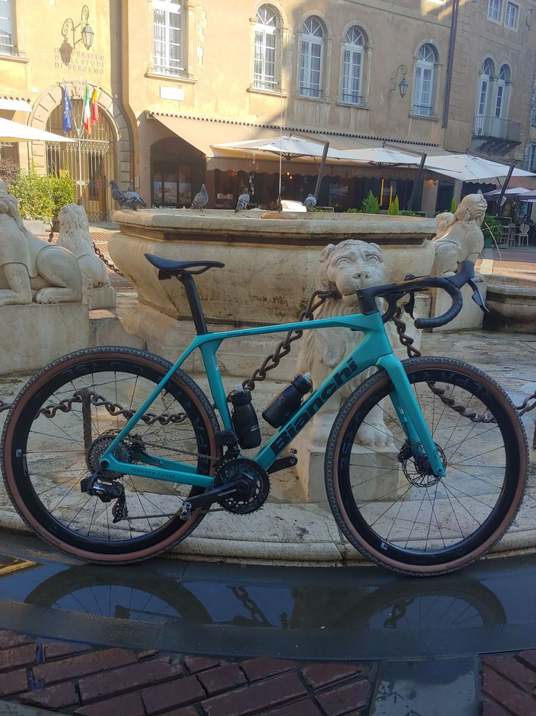 Used Bianchi Impulso RC Force AXS disc 2024 2024 Road & Gravel, Blue — image 7 of 8