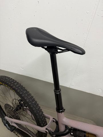 Used Specialized Stumpjumper EVO Pro 2024 2024 Mountainbike, Light Gray, 29, 27.5 — image 8 of 11