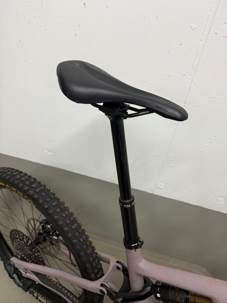 Used Specialized Stumpjumper EVO Pro 2024 2024 Mountainbike, Light Gray, 29, 27.5 — image 8 of 11