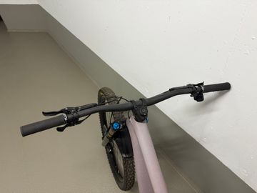 Used Specialized Stumpjumper EVO Pro 2024 2024 Mountainbike, Light Gray, 29, 27.5 — image 11 of 11