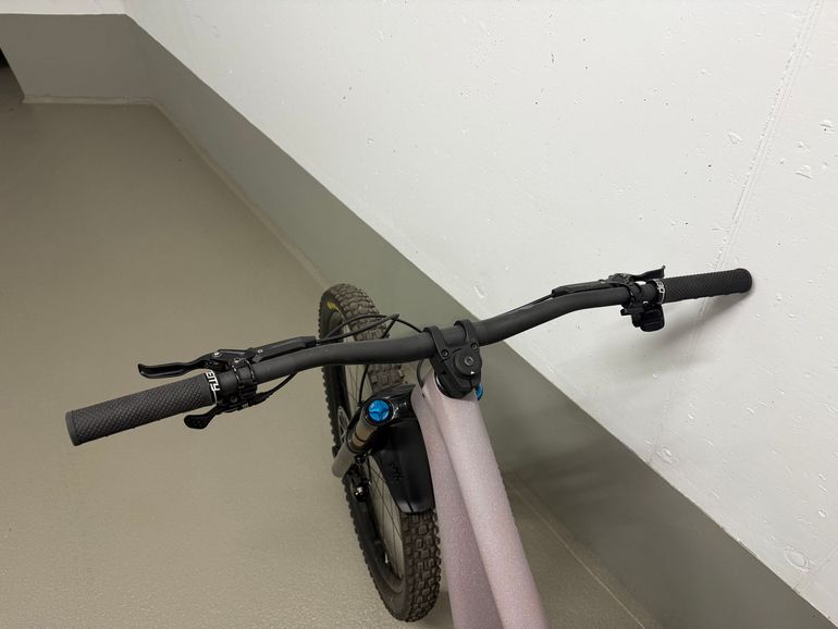 Used Specialized Stumpjumper EVO Pro 2024 2024 Mountainbike, Light Gray, 29, 27.5 — image 11 of 11