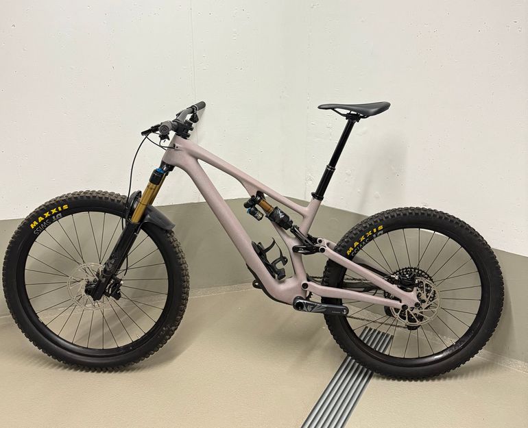 Used Specialized Stumpjumper EVO Pro 2024 2024 Mountainbike, Light Gray, 29, 27.5 — image 2 of 11