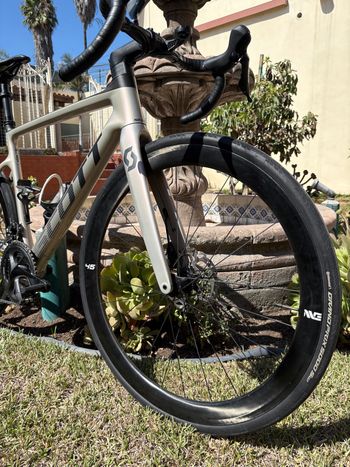 Used Scott Addict 30 2024 2024 Road & Gravel, Light Gray — image 3 of 8