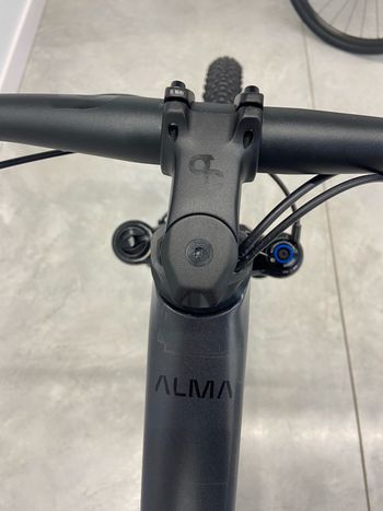 Used Orbea M30 2025 Mountainbike, Black — image 10 of 13