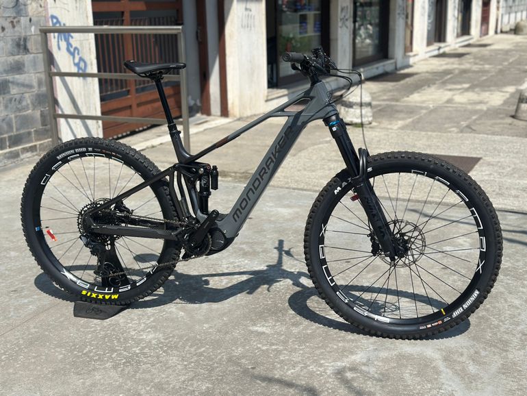 Used Mondraker CRUSHER 2024 2024 Mountainbike, Light Gray, 29 — image 1 of 6