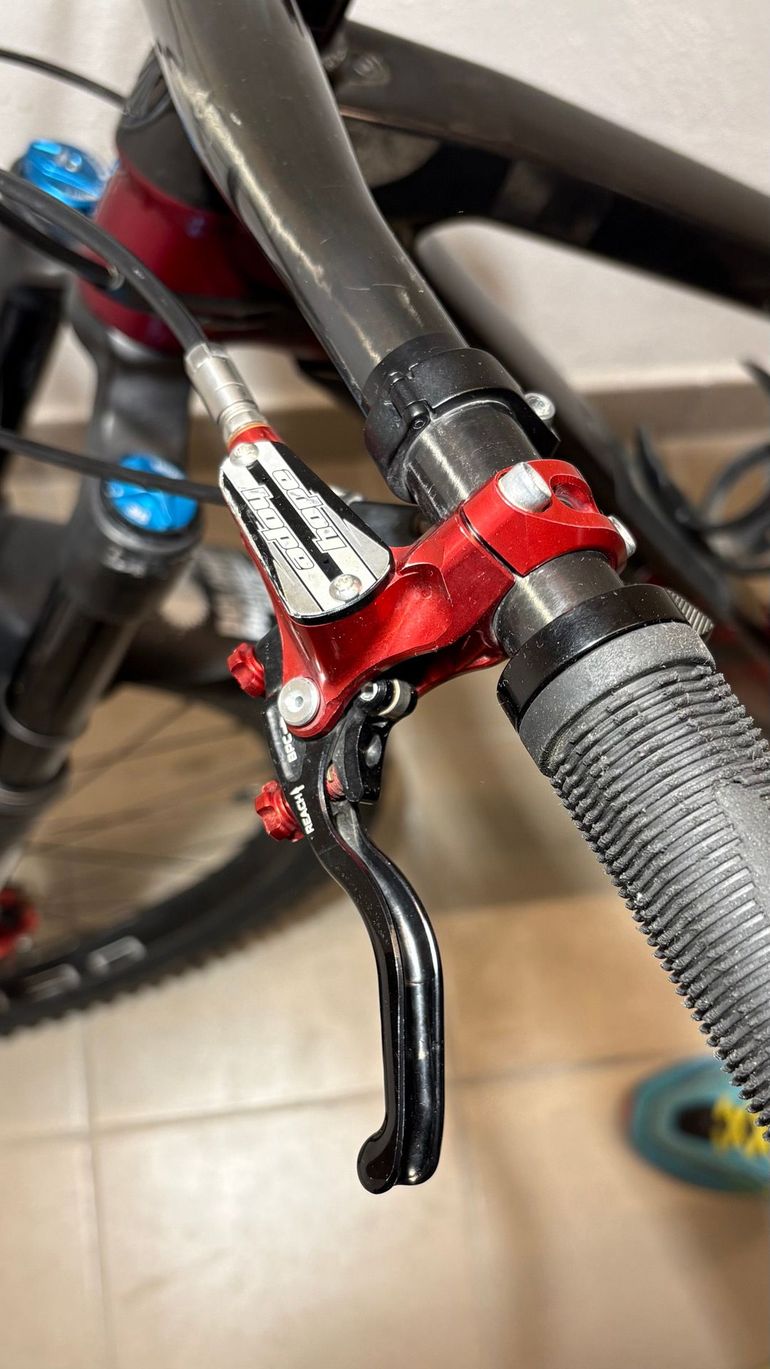 Used Trek Fuel EX 9.8 XT 2020 2020 Mountainbike, Red, 29 — image 5 of 7
