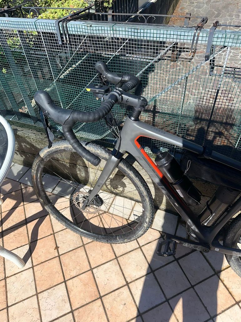 Used Giant Advance Revolt 3 2021 Road & Gravel, Light Gray — image 7 of 8