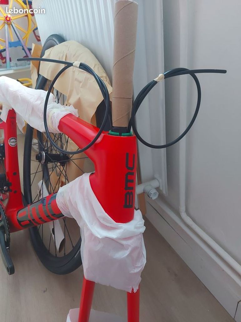 Used BMC Teammachine SLR02 Three 2025 2025 Road & Gravel, Red — image 5 of 20