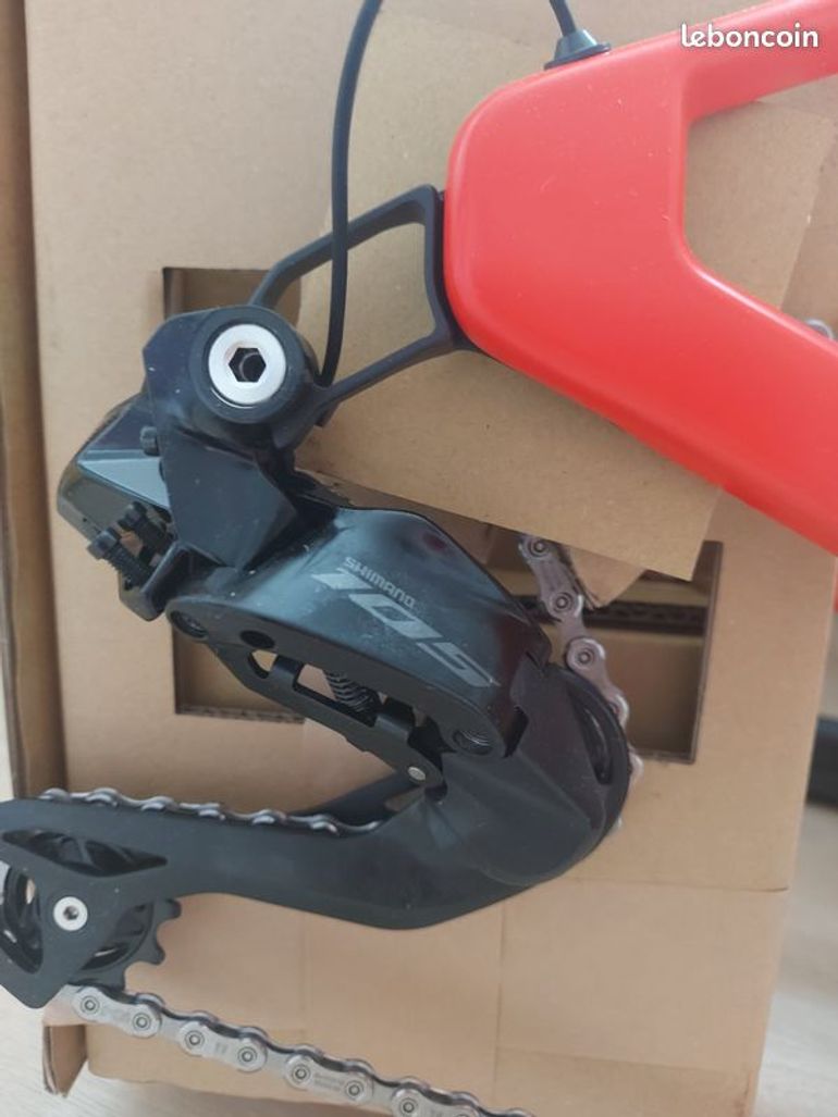 Used BMC Teammachine SLR02 Three 2025 2025 Road & Gravel, Red — image 6 of 20