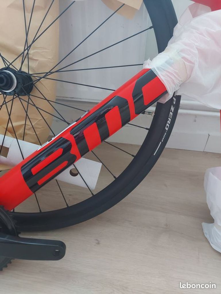 Used BMC Teammachine SLR02 Three 2025 2025 Road & Gravel, Red — image 4 of 20