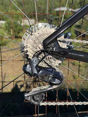 Used Focus IZALCO MAX DISC 9.6 2021 2021 Road & Gravel, Red — image 3 of 10