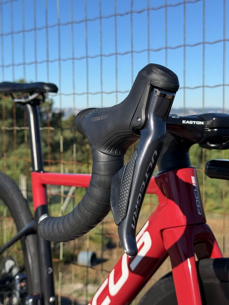 Used Focus IZALCO MAX DISC 9.6 2021 2021 Road & Gravel, Red — image 8 of 10