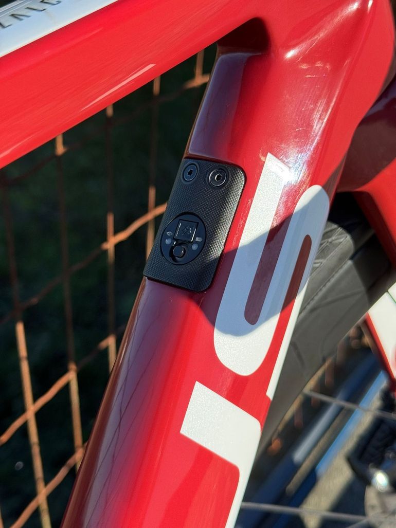 Used Focus IZALCO MAX DISC 9.6 2021 2021 Road & Gravel, Red — image 10 of 10