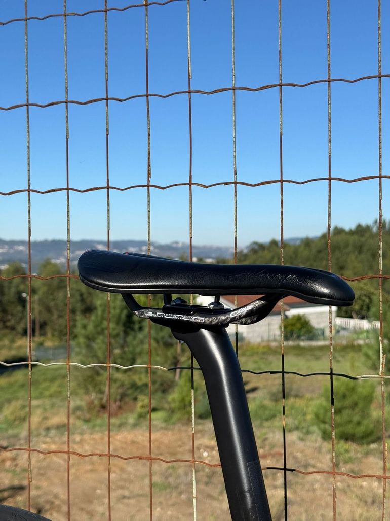 Used Focus IZALCO MAX DISC 9.6 2021 2021 Road & Gravel, Red — image 6 of 10
