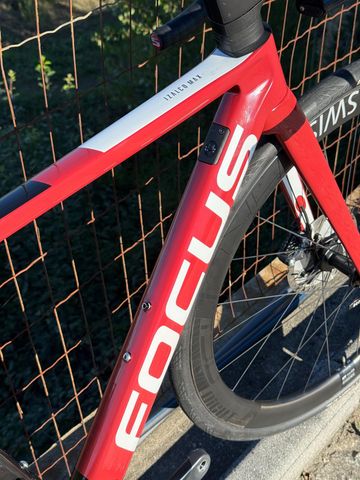 Used Focus IZALCO MAX DISC 9.6 2021 2021 Road & Gravel, Red — image 9 of 10
