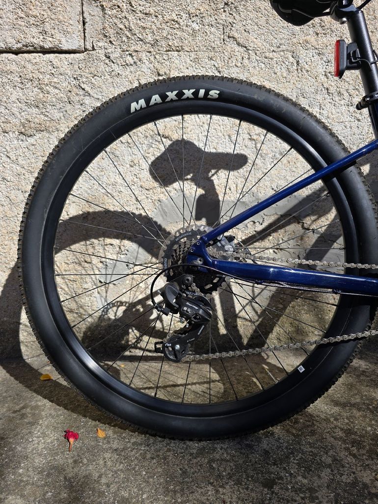 Used Giant Talon 4 2021 2021 Mountainbike, Blue, 27.5, 29 — image 13 of 26