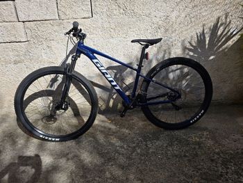 Used Giant Talon 4 2021 2021 Mountainbike, Blue, 27.5, 29 — image 2 of 26