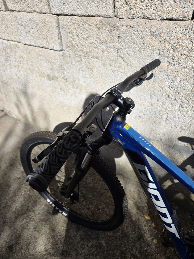 Used Giant Talon 4 2021 2021 Mountainbike, Blue, 27.5, 29 — image 21 of 26