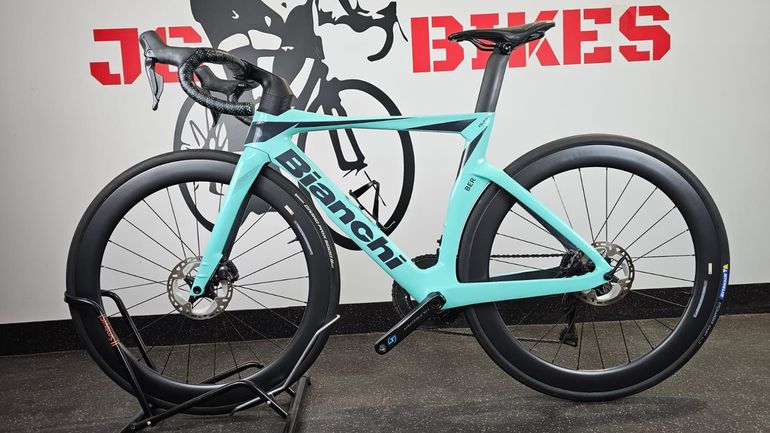 Used Bianchi Oltre Comp Ultegra Di2 2023 2023 Road & Gravel, Blue — image 9 of 33