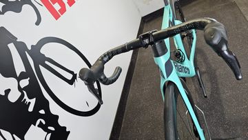 Used Bianchi Oltre Comp Ultegra Di2 2023 2023 Road & Gravel, Blue — image 3 of 33