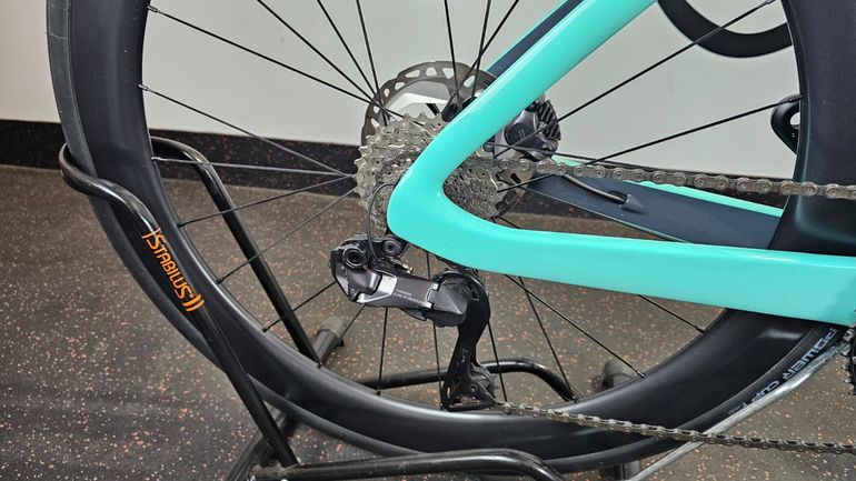 Used Bianchi Oltre Comp Ultegra Di2 2023 2023 Road & Gravel, Blue — image 19 of 33