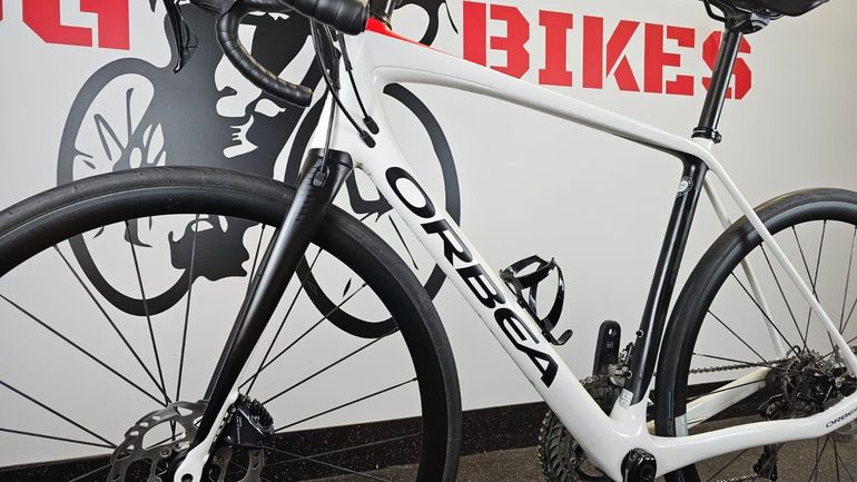 Used Orbea M30 Team-D Disc 2020 2020 Road & Gravel, White — image 3 of 21