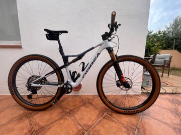 Used Orbea OIZ M10 2024 2024 Mountainbike, White, 29 — image 1 of 3