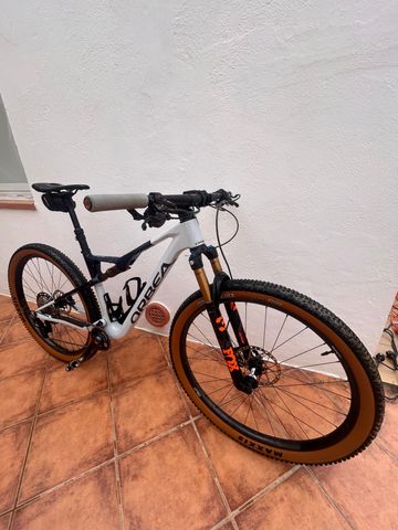 Used Orbea OIZ M10 2024 2024 Mountainbike, White, 29 — image 2 of 3