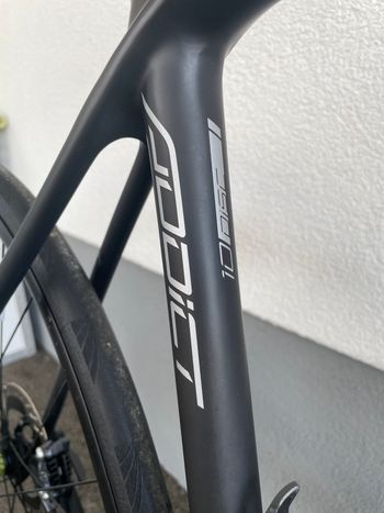 Used Scott Addict 10 disc 2018 2018 Road & Gravel, Black — image 4 of 10