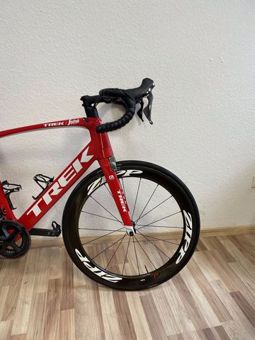 Used Trek Madone SL 6 2019 2019 Road & Gravel, Red — image 2 of 22