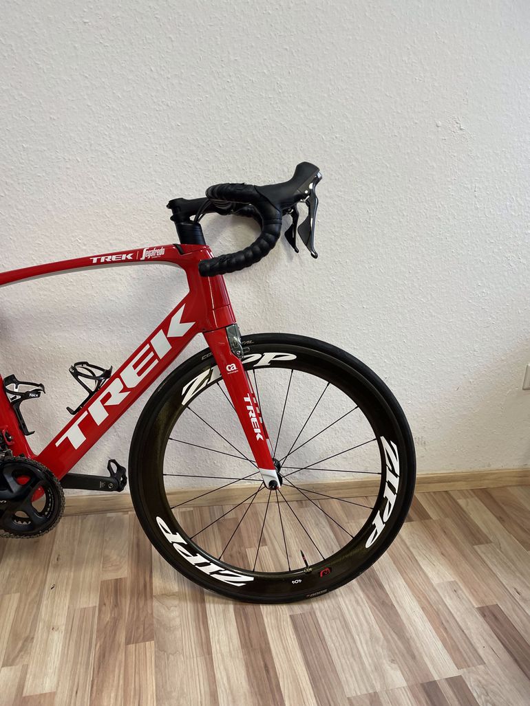Used Trek Madone SL 6 2019 2019 Road & Gravel, Red — image 2 of 22
