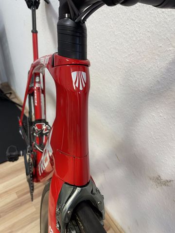 Used Trek Madone SL 6 2019 2019 Road & Gravel, Red — image 11 of 22