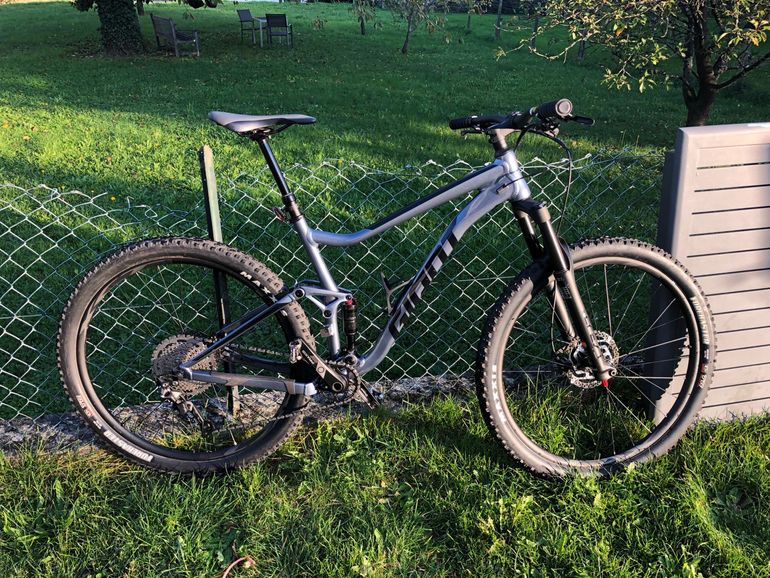 Used Giant Stance Shimano Deore 2024 Mountainbike, Light Gray — image 1 of 9