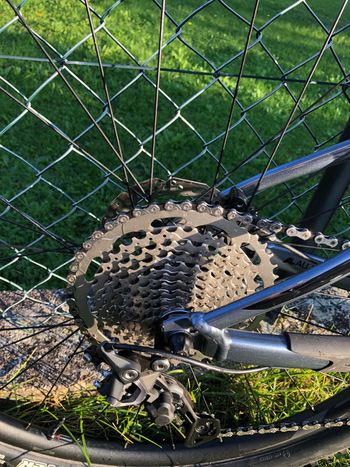 Used Giant Stance Shimano Deore 2024 Mountainbike, Light Gray — image 3 of 9