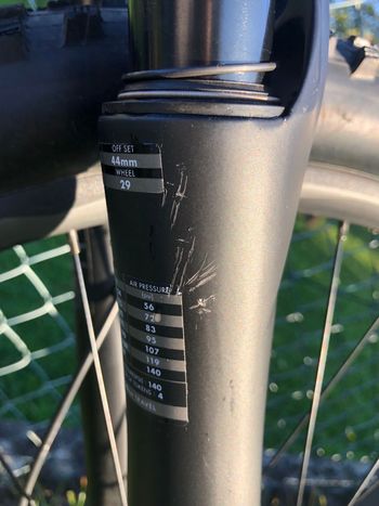 Used Giant Stance Shimano Deore 2024 Mountainbike, Light Gray — image 8 of 9